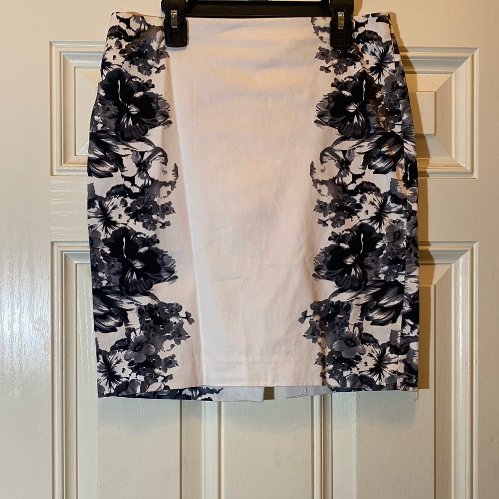 Express Floral Pencil Skirt in Black and White
